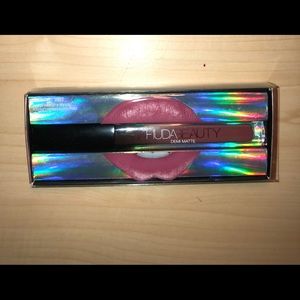 Huda Beauty Demi Matte Lipstick